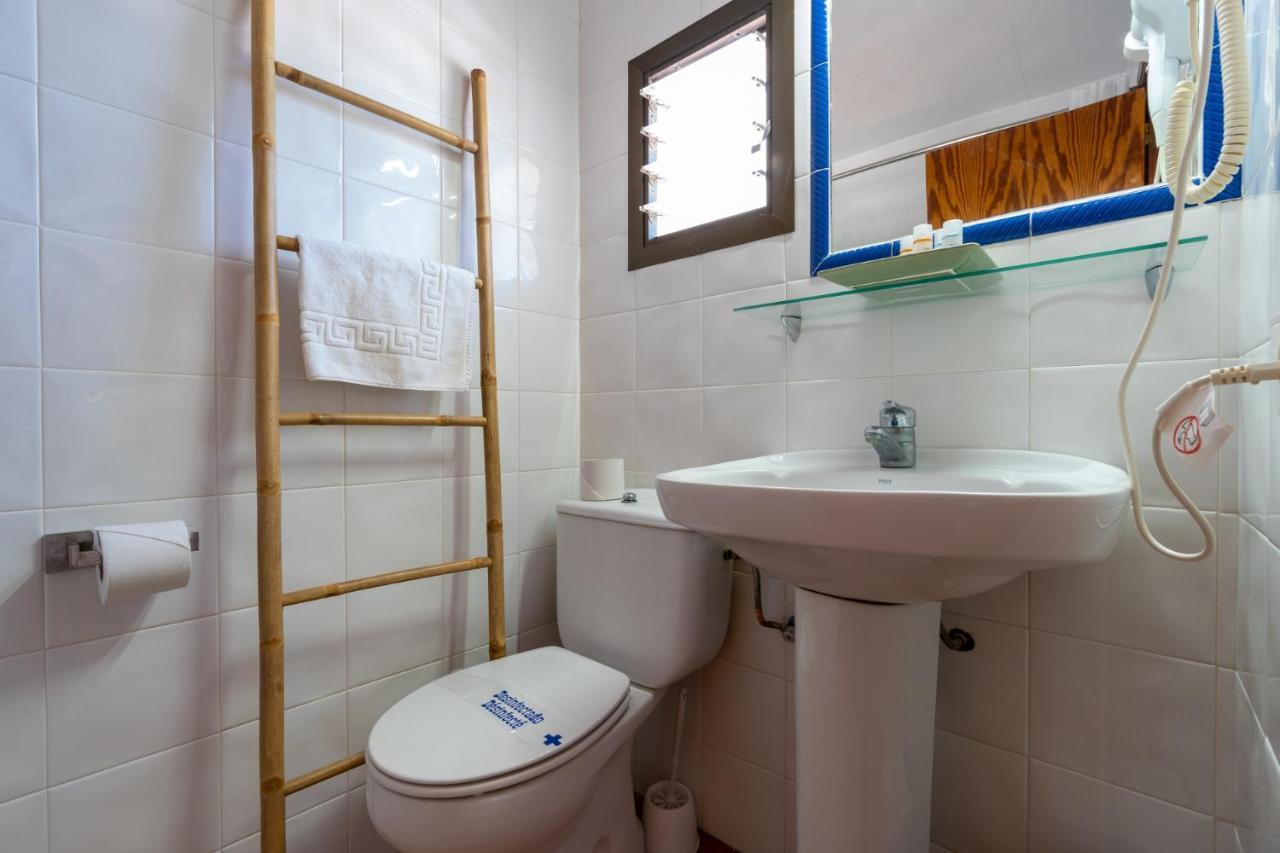 Hostal Restaurante Pou des Lleó Sant Carles de Peralta Quarto foto