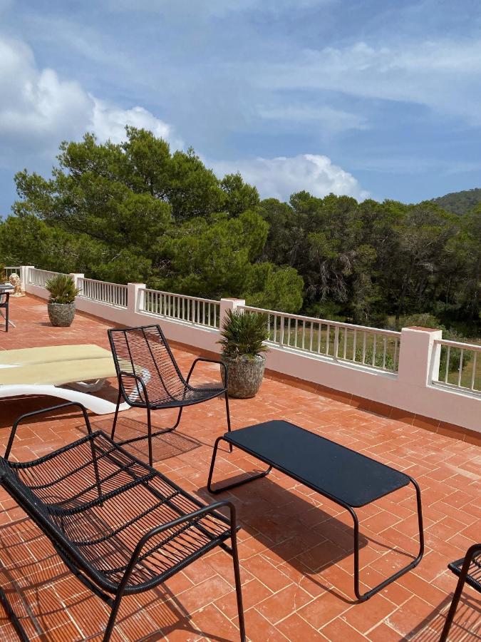 Hostal Restaurante Pou des Lleó Sant Carles de Peralta Quarto foto