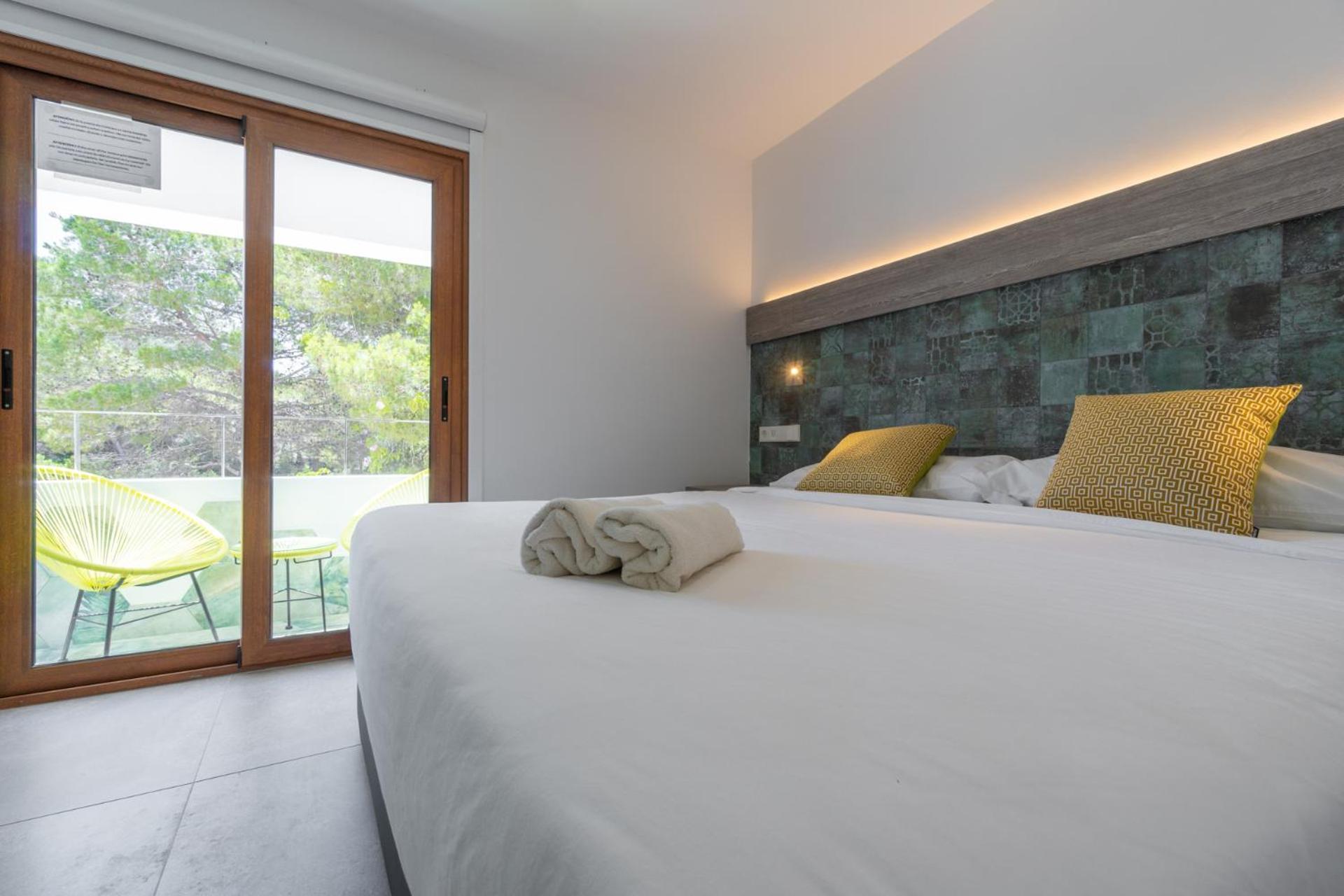 Hostal Restaurante Pou des Lleó Sant Carles de Peralta Quarto foto