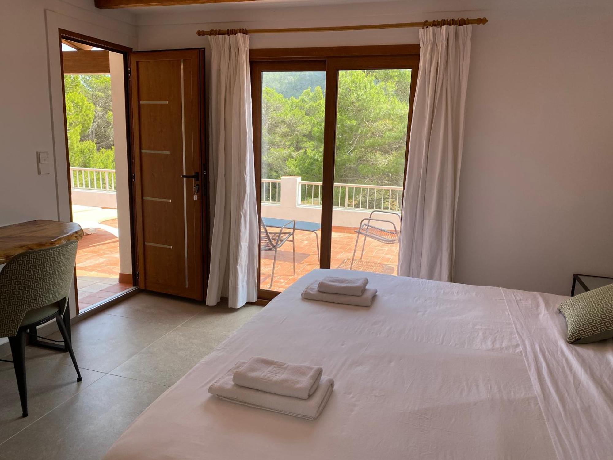 Hostal Restaurante Pou des Lleó Sant Carles de Peralta Quarto foto